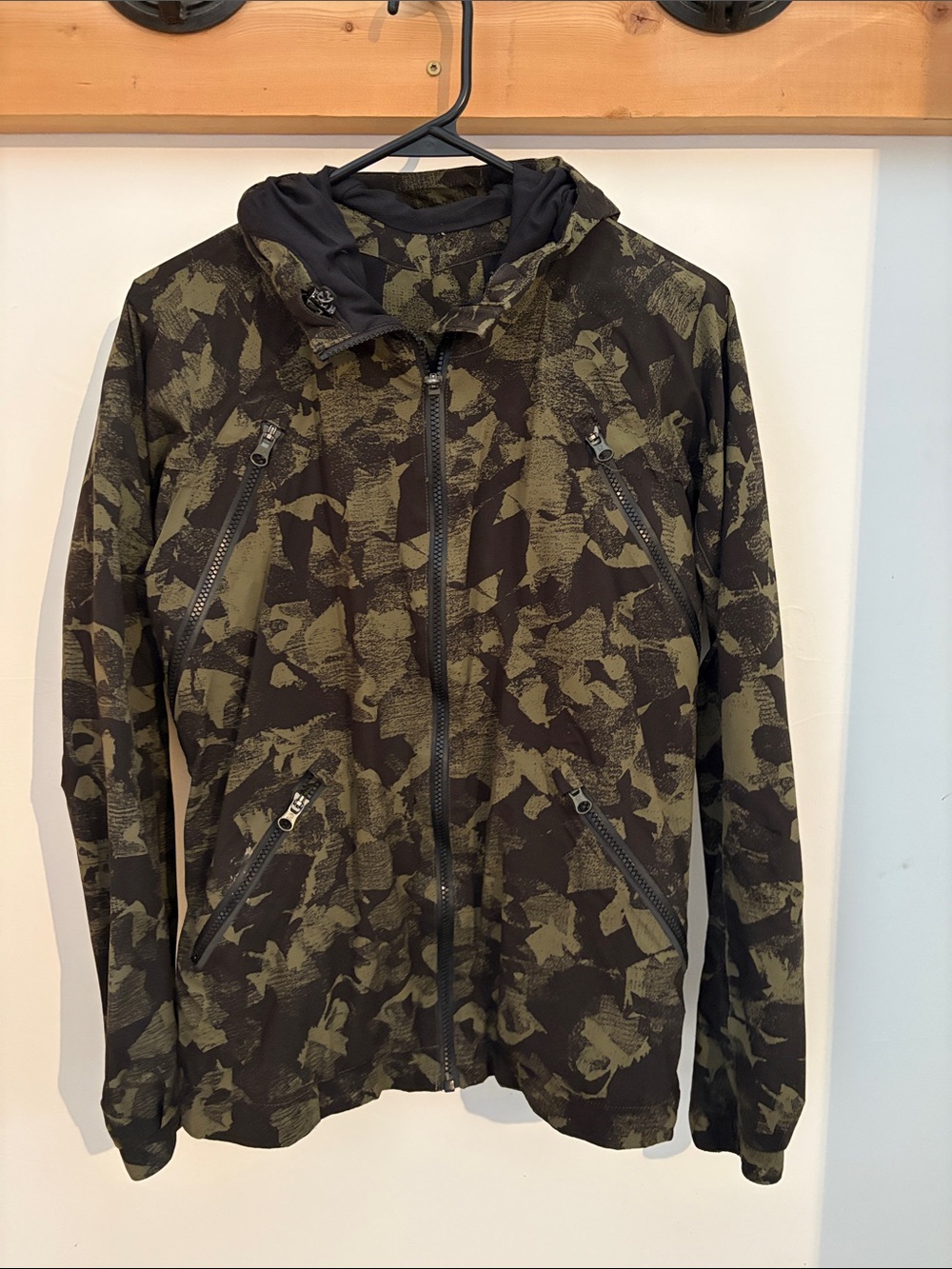 lululemon athletica Women's Olive and Black Camo Hooded Windbreaker Jacket